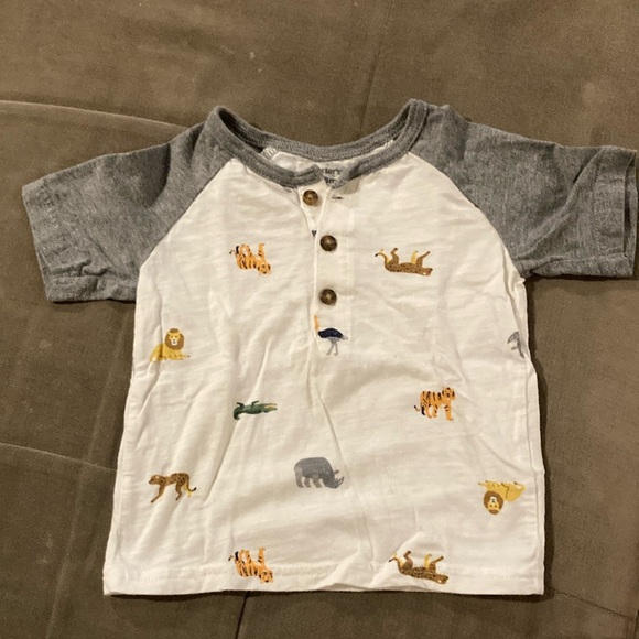Carter’s 18M short sleeve tee with 3 buttons up the chest. Safari design. EUC - Picture 1 of 3